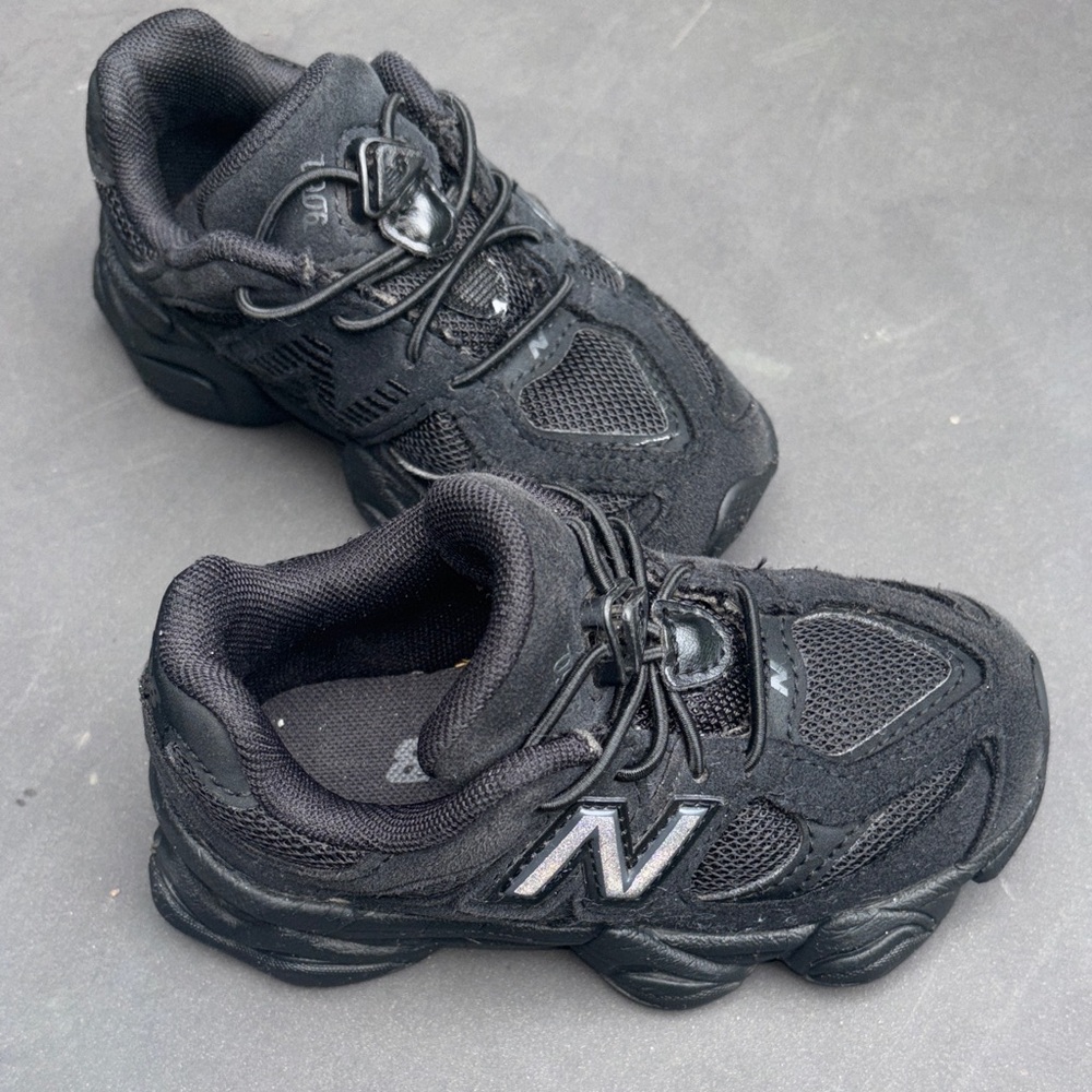 New Balance Kids Black Mesh Sneakers